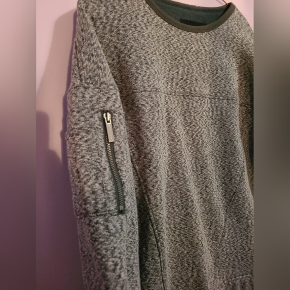 Crewneck - Picture 2 of 7